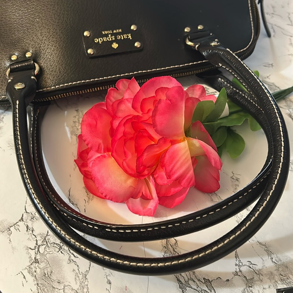 Kate Spade Black dome bag with Textured Finish black leather - Picture 5 of 14